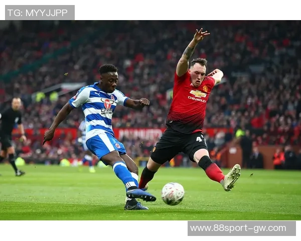 琼斯谈利马伤势恢复情况卢克肖在左中卫位置展现出良好状态